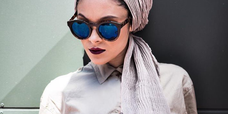 Динамичный образ с платком