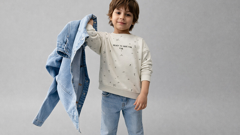 Свитшот с джинсами