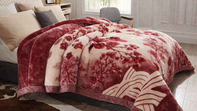 Толстый плед для кровати