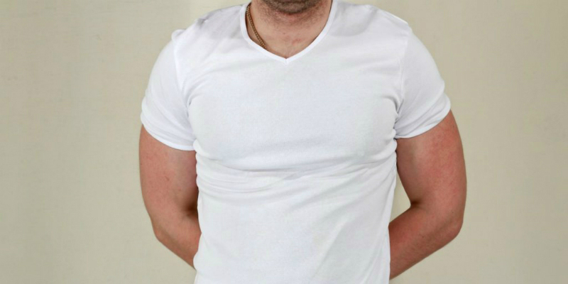 футболка, белый цвет, v-образный вырез, мужчина